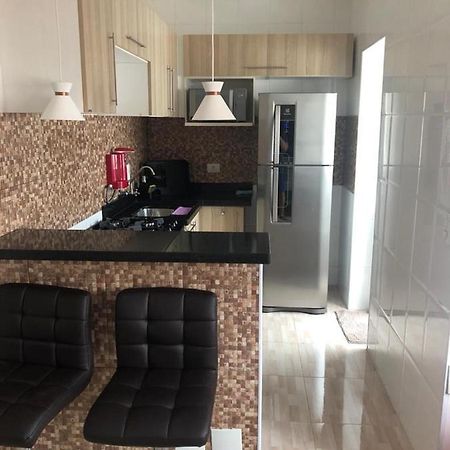 Apartamento Proximo A Praia Da Enseada Гуаружа Екстер'єр фото